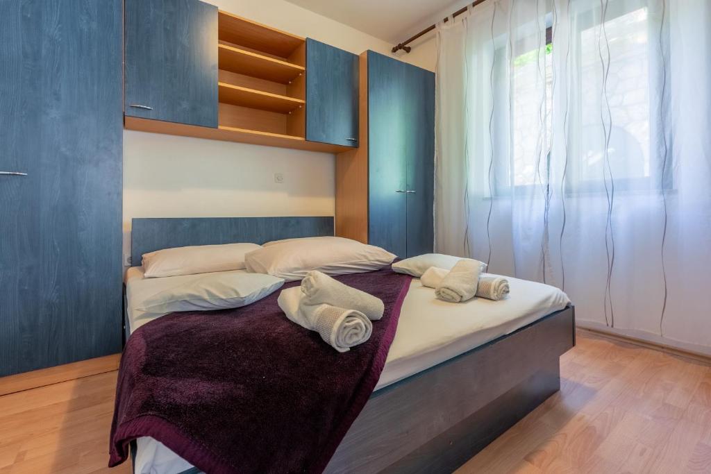 Posteľ alebo postele v izbe v ubytovaní Apartments and Room Ruzica