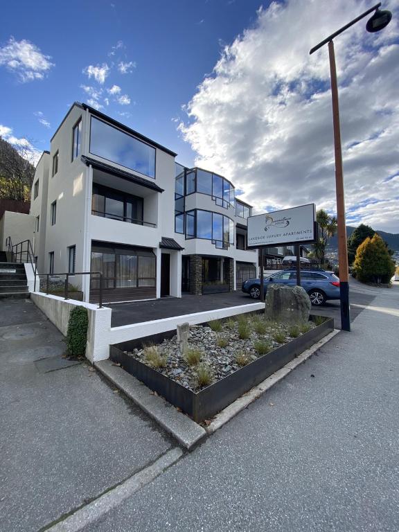 Queenstown House Lakeside, Queenstown (updated prices 2024)