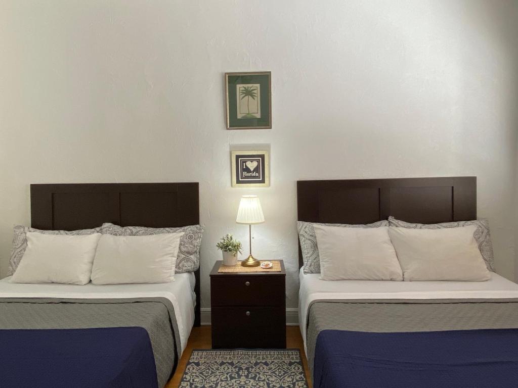 Miami Beach Rooms B&B - Özel Standart Çift Kişilik Queen Oda Ve Banyo