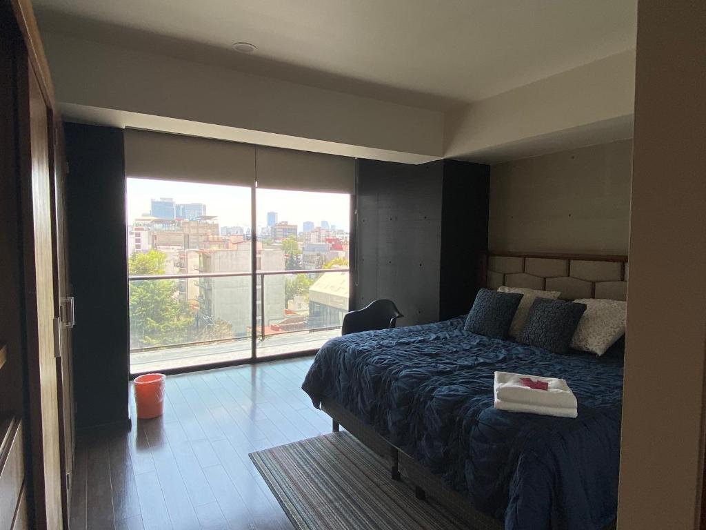Una cama o camas en una habitación de Del Parque Suites