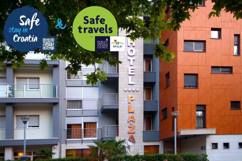 a building with a sign that reads safe travels at Hotel Plaža in Omiš