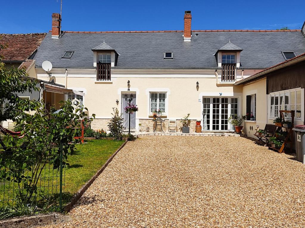 a house with a gravel driveway in front of it at Carmen&Pascal in Mareuil-sur-Cher