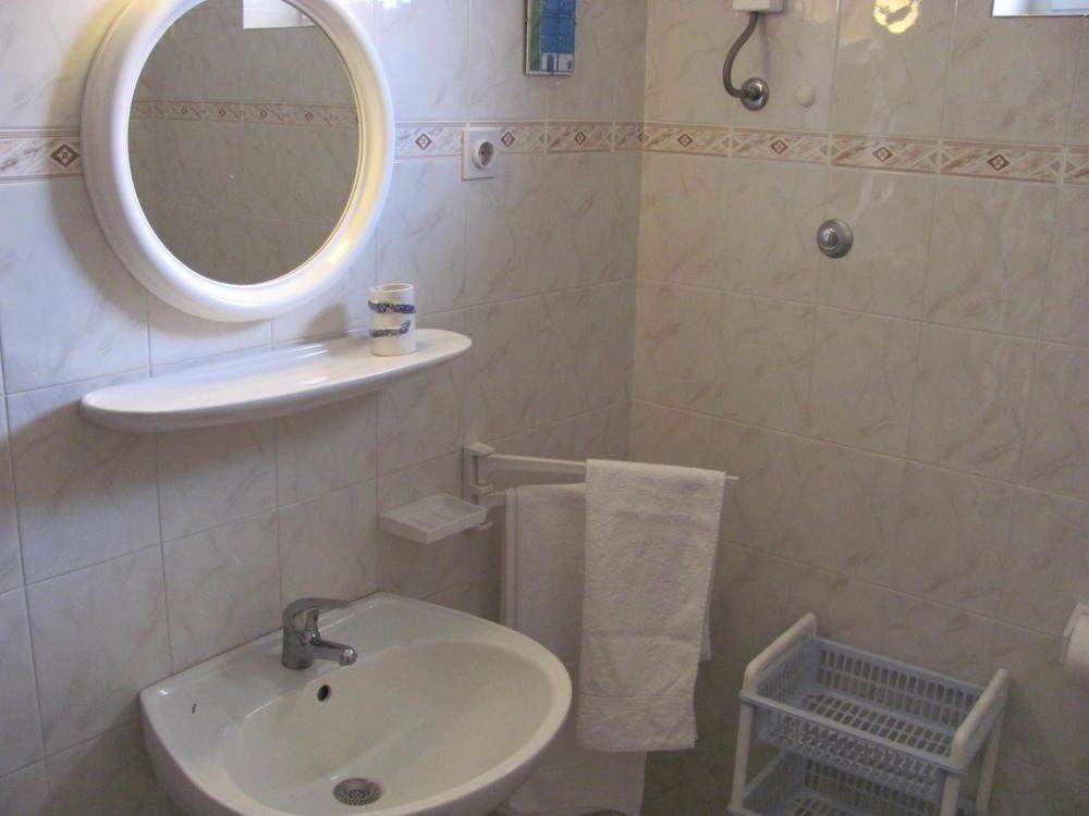Fotografia z galérie ubytovania Room in Trogir with Seaview, Air condition, WIFI, Washing machine (4655-4) v Trogiri