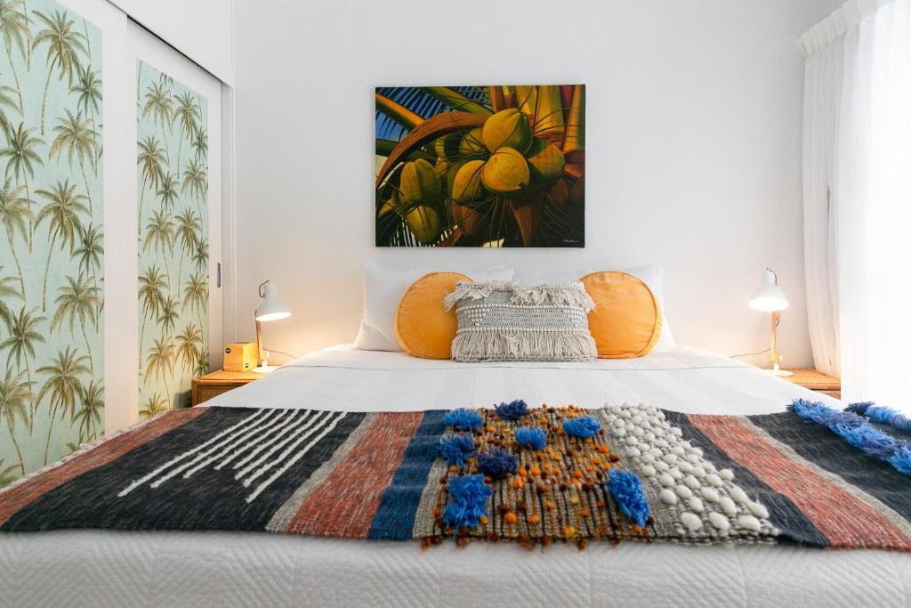 Postel nebo postele na pokoji v ubytování Wayfarer Apartment, in the Heart of Port Douglas