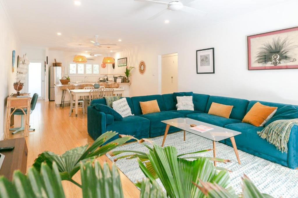 Posezení v ubytování Wayfarer Apartment, in the Heart of Port Douglas