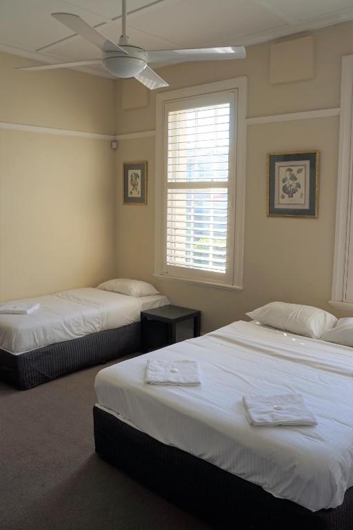 
Triple Room with Shared Bathroom
