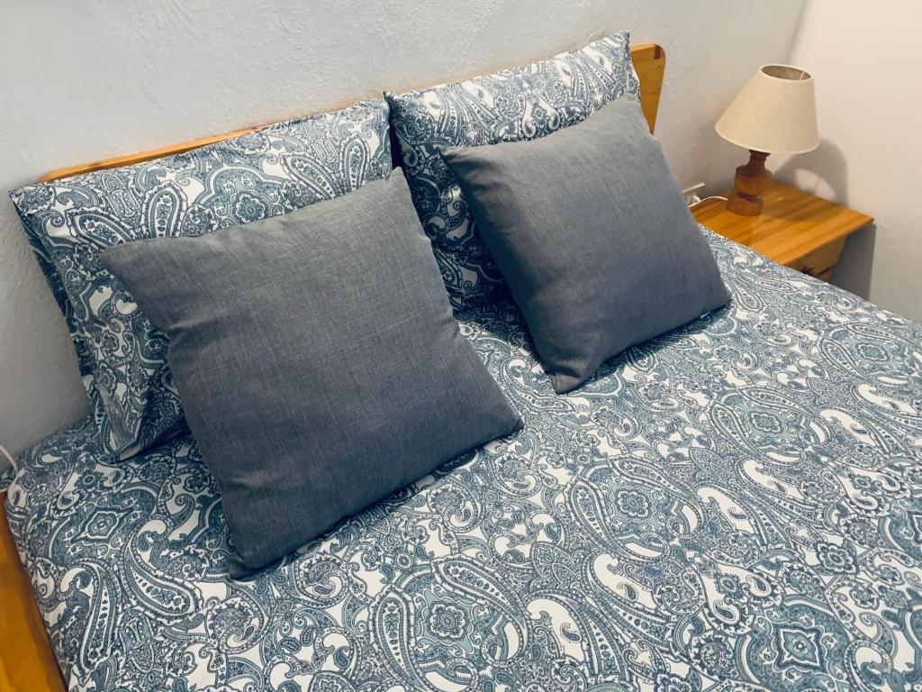 a bed with two pillows on top of it at Rooftop Casa El Banco in El Charco