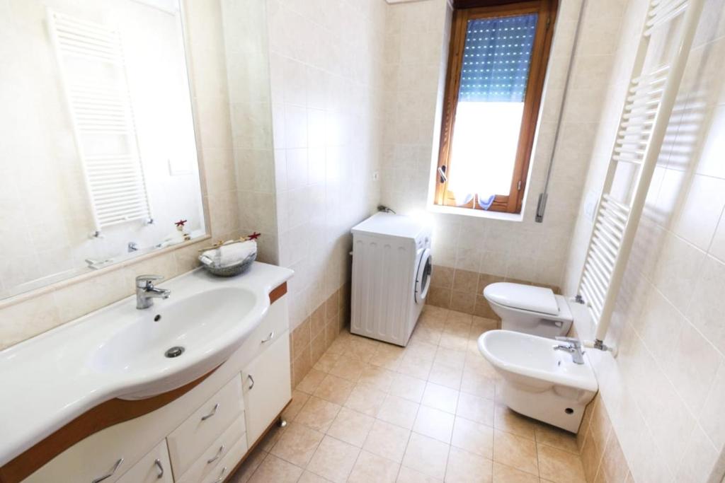 A bathroom at Incanto di luna B&b Family Rooms