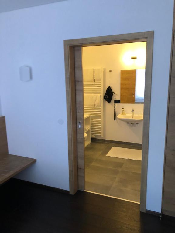 Hotel zum Hirsch - Chambre Double - Accès Personnes Handicapées