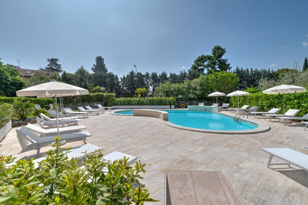 Bazén v ubytování Hotel Galeazzi nebo v jeho okolí