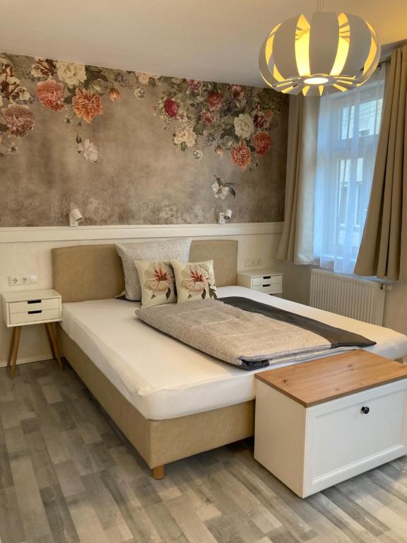 Postel nebo postele na pokoji v ubytování Hotel-Pension Adler Untertürkheim