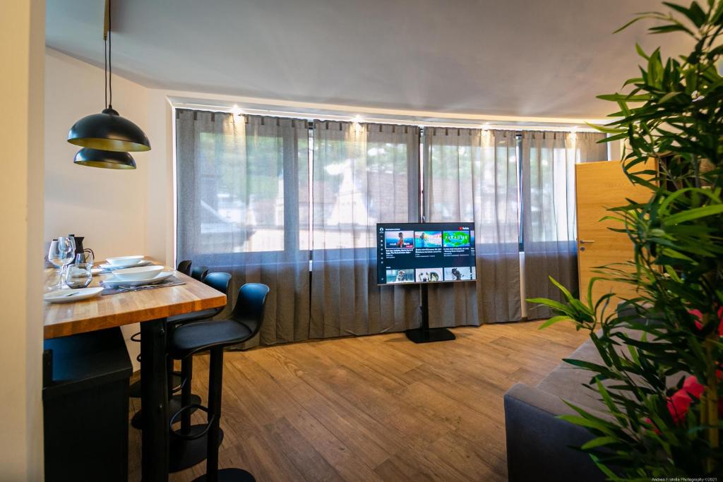 a living room with a table and a television at Luxury Apartment Mulino in Merano