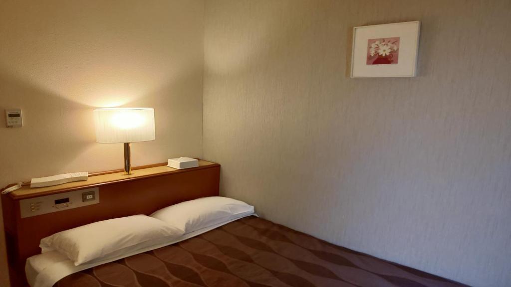 Postel nebo postele na pokoji v ubytování Center Hotel Narita1