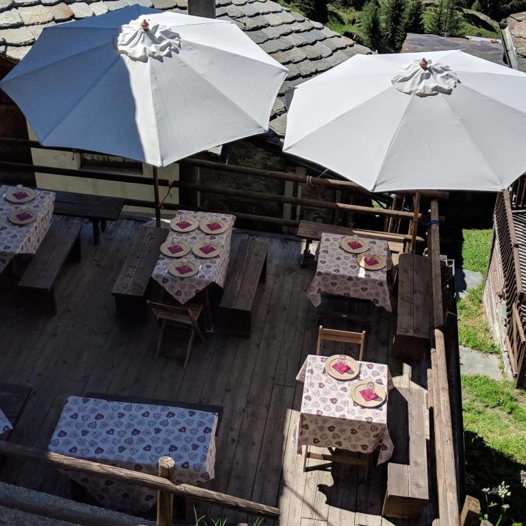 Vonkajšia záhrada v ubytovaní Rifugio Vieux Crest