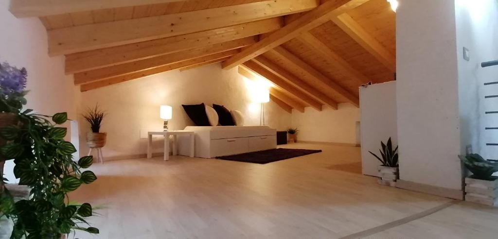 A bed or beds in a room at Residenza al Castello