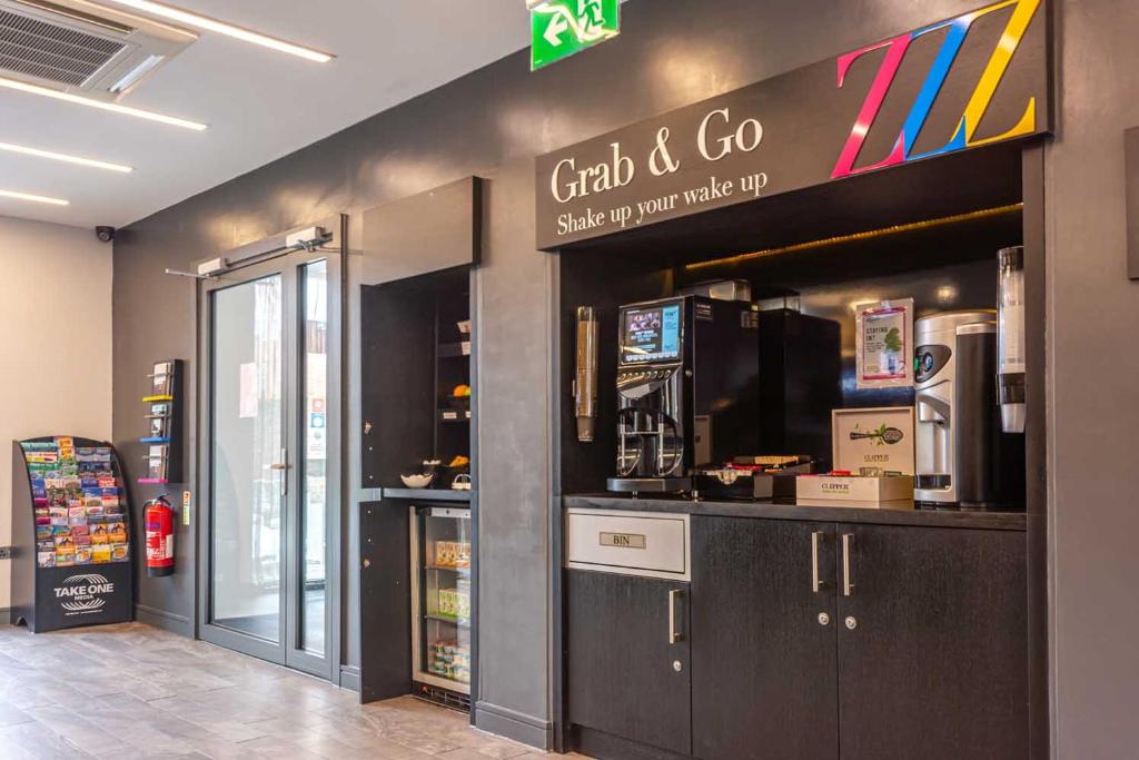 Roomzzz Chester City - Resim 9