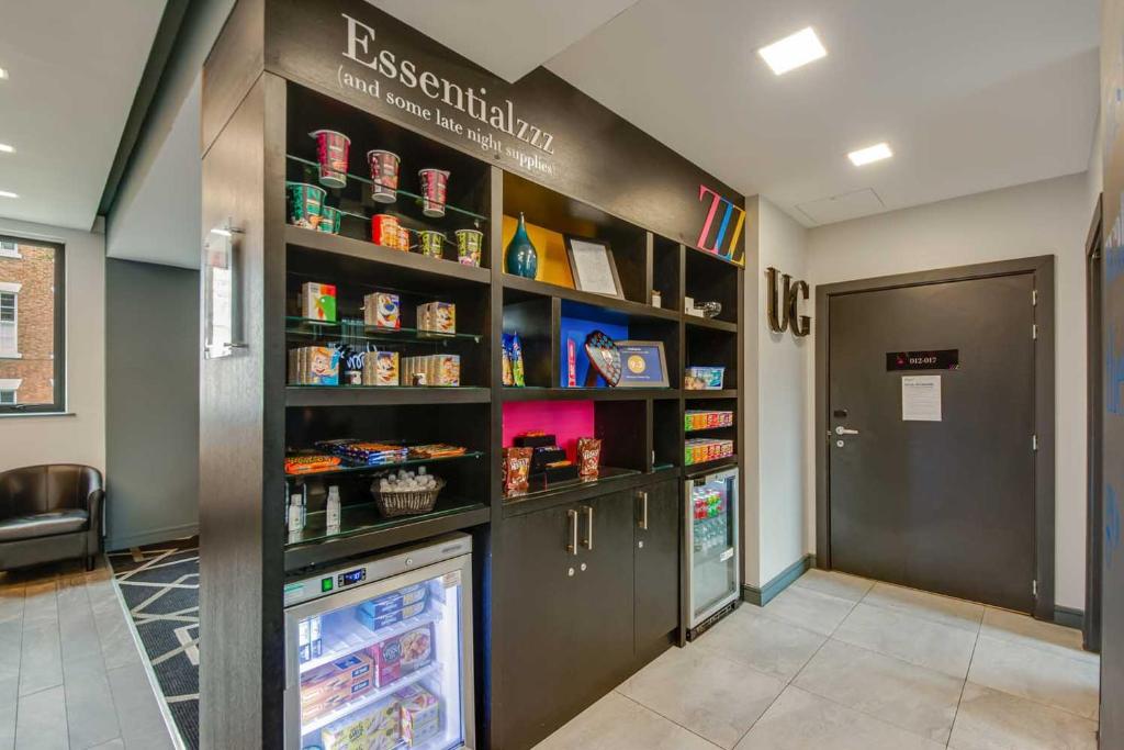 Roomzzz Chester City - Resim 10