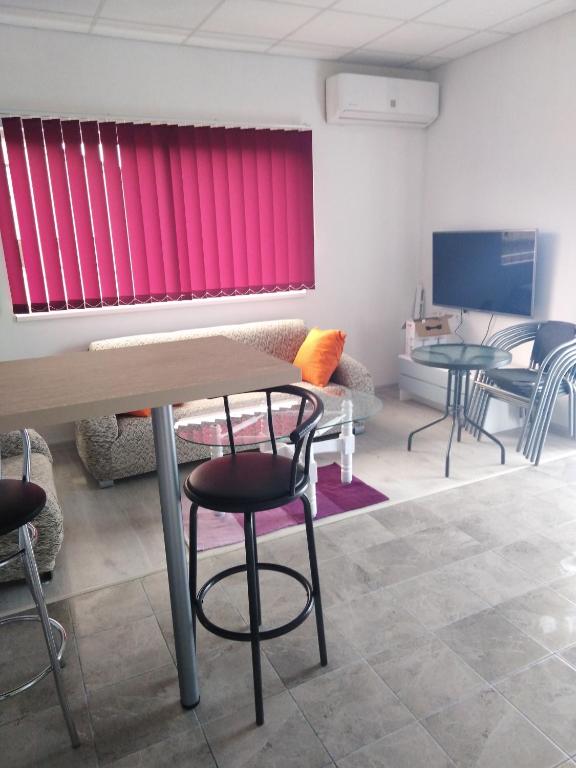TV a/nebo společenská místnost v ubytování Apartmány Vihorlat II