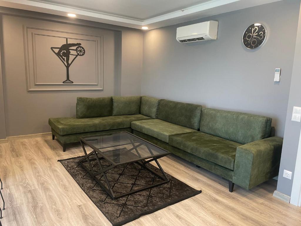 A seating area at On4 Rooms & Suites