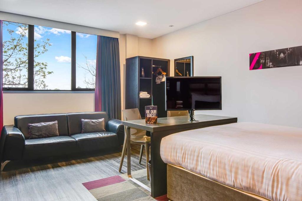 Roomzzz Chester City - Resim 19