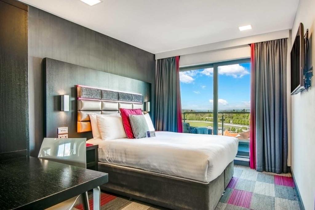 Roomzzz Chester City - Resim 2