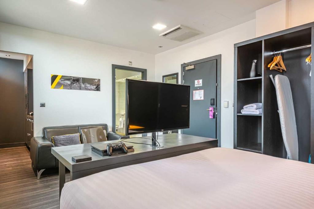 Roomzzz Chester City - Resim 27