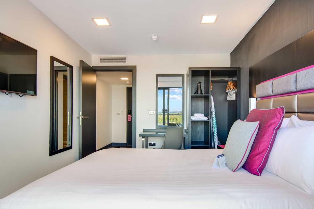 Roomzzz Chester City - Resim 30