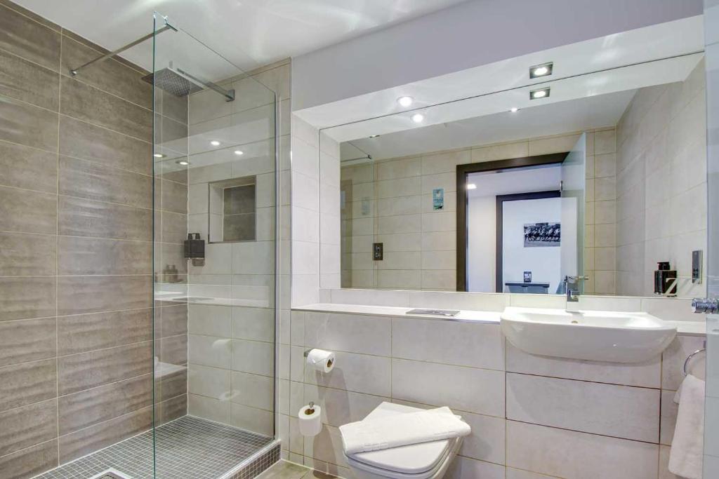 Roomzzz Chester City - Resim 31