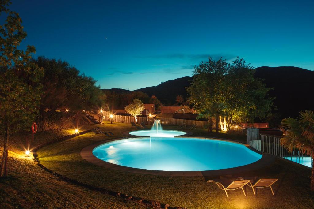 A piscina localizada em Eco-Bungalow ou nos arredores