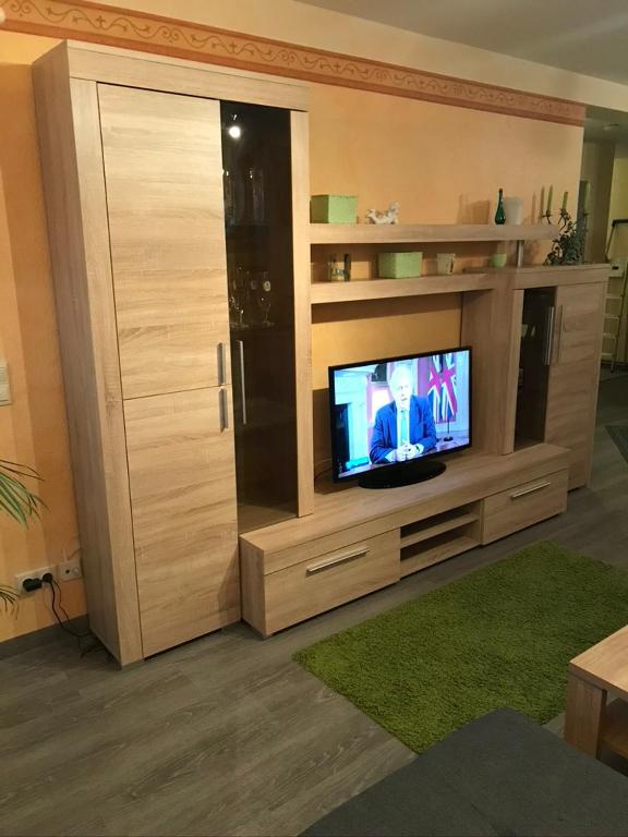 TV a/nebo společenská místnost v ubytování Altes Rathaus am Elz Garten