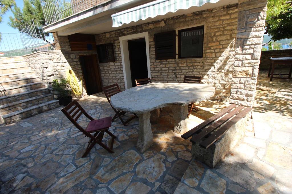 Balkón alebo terasa v ubytovaní Stone house Skrivena