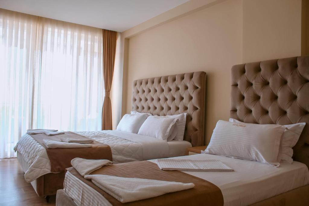 Postel nebo postele na pokoji v ubytování Hotel Frojd - Beach Front Resort