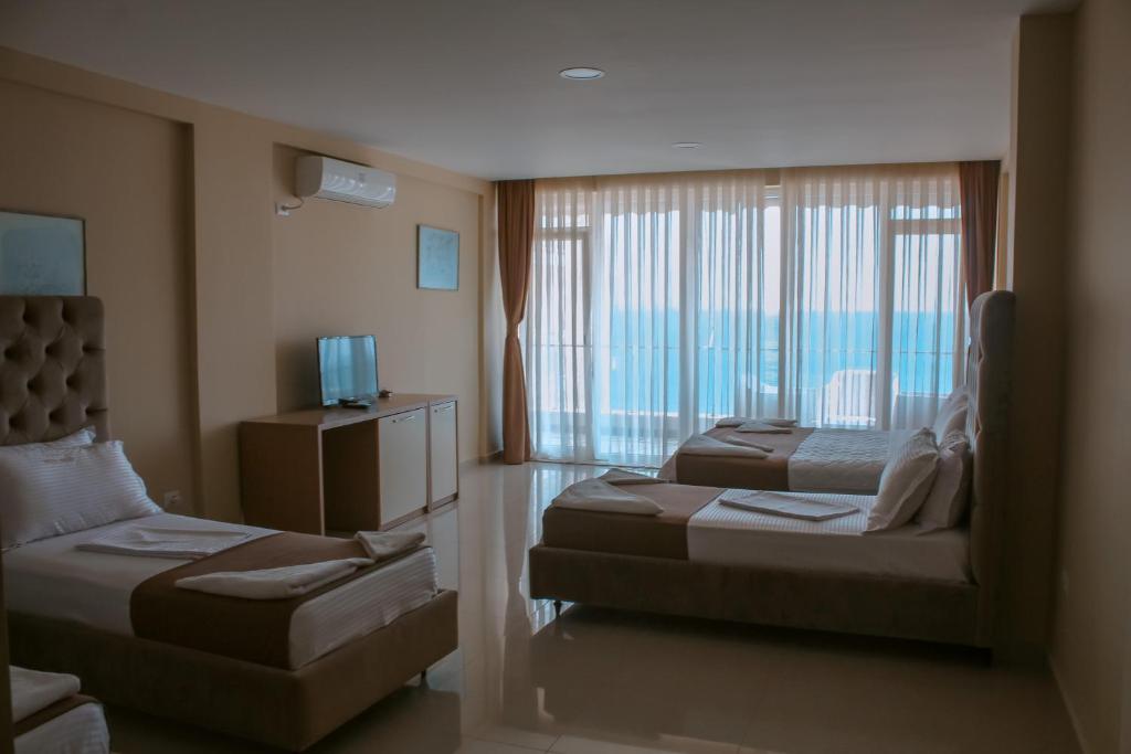 Postel nebo postele na pokoji v ubytování Hotel Frojd - Beach Front Resort