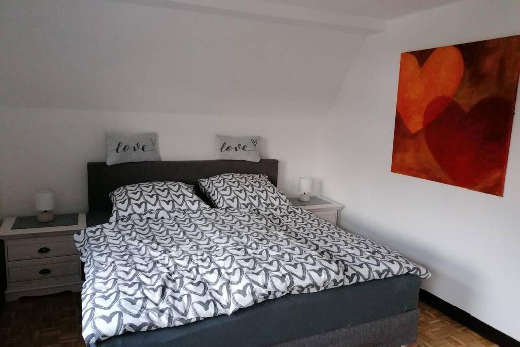 a bedroom with a bed and a painting on the wall at Ferienwohnung Ankerplatz am Sorpesee in Langscheid