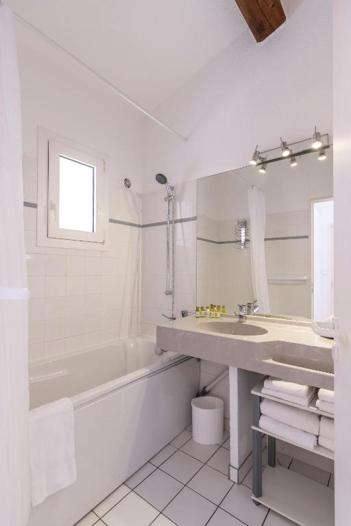 Les Bastides Saint Paul - Superior Triple Room