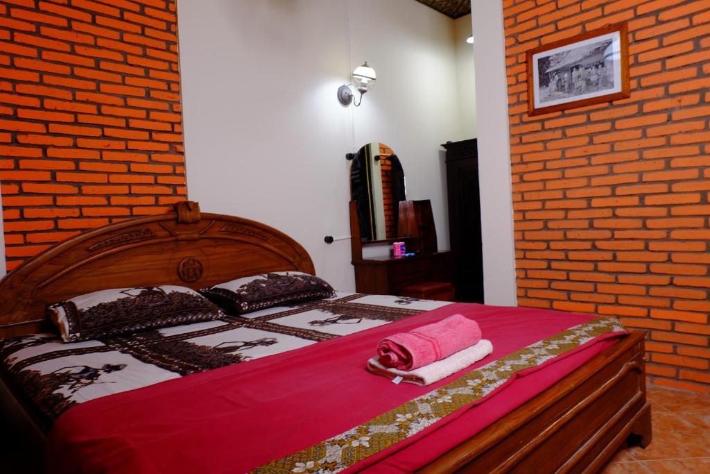Postel nebo postele na pokoji v ubytování Kampoeng Djawa Hotel