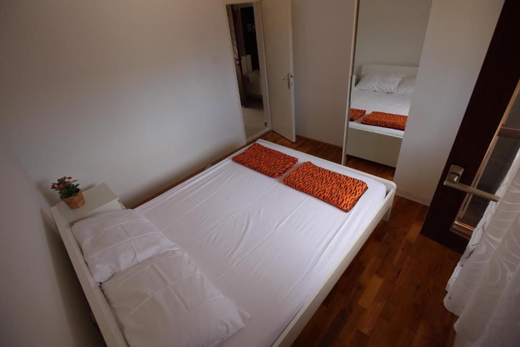 Posteľ alebo postele v izbe v ubytovaní Stone house Skrivena