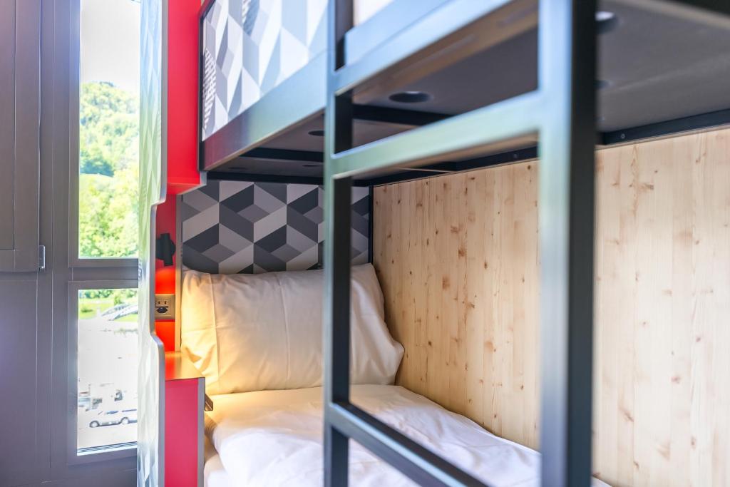 Letto o letti in una camera di MEININGER Hotel Zürich Greencity
