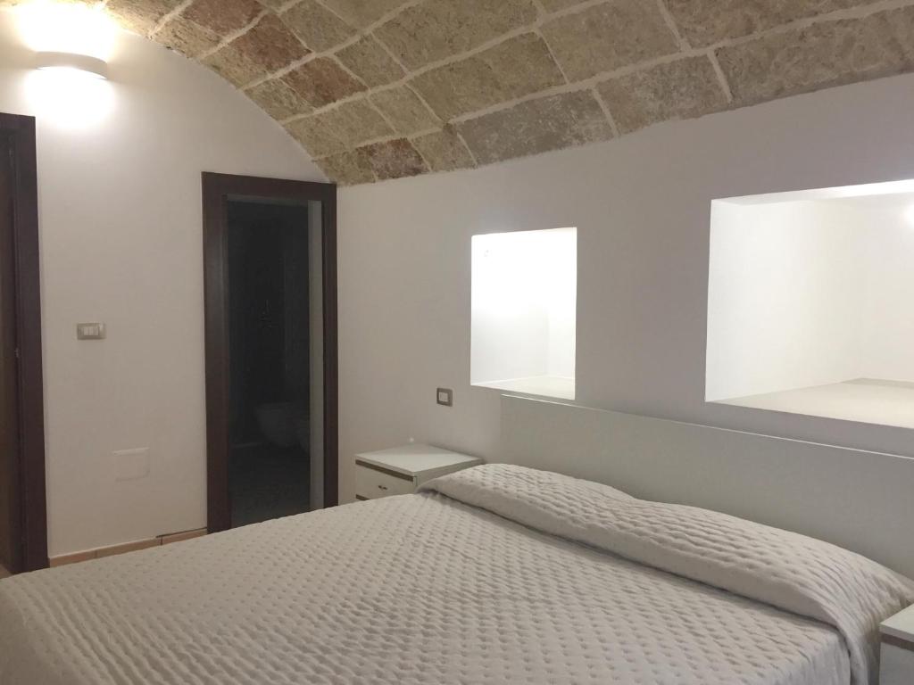 A bed or beds in a room at Ugento Dimora