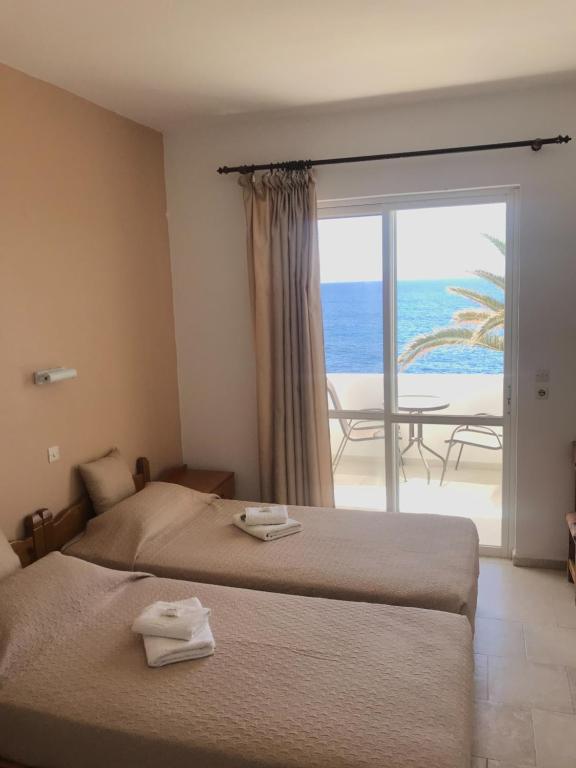 Postel nebo postele na pokoji v ubytování Hotel Krinos