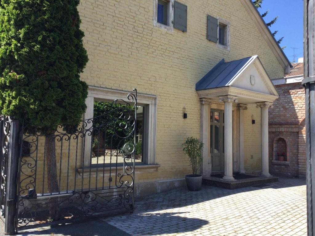 Hoone, kus villa asub