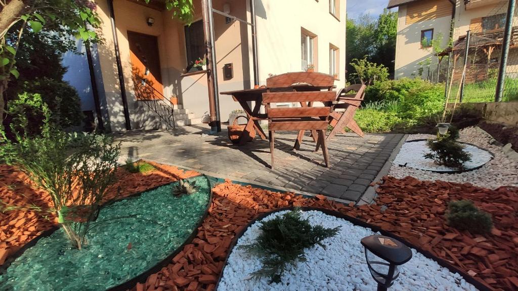 Vonkajšia záhrada v ubytovaní Apartament Pilsko 1