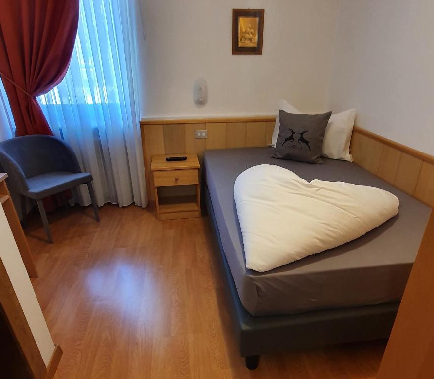 Postel nebo postele na pokoji v ubytování Albergo Dolomiti