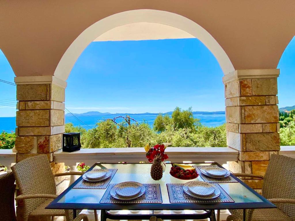 Gallery image of Nissaki Sunlight - New Home Above the beach in Nisakion