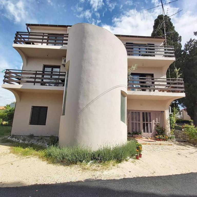 Budova, v ktorej sa ubytovanie bed & breakfast nachádza