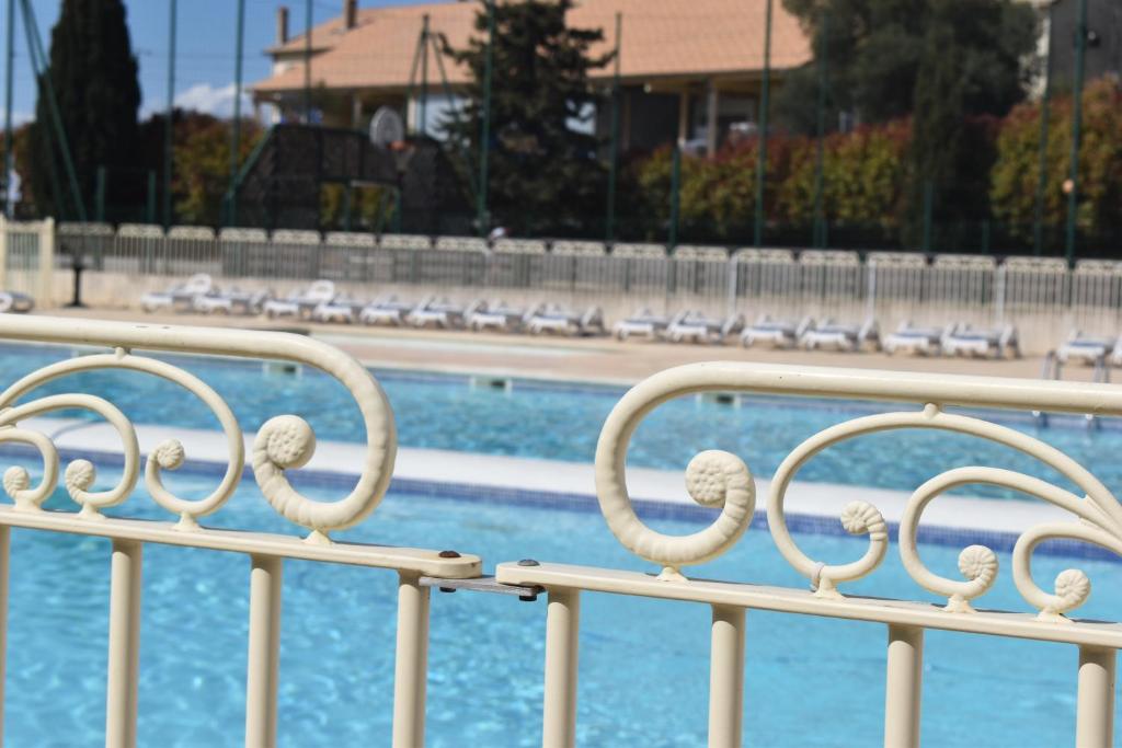 Poolen vid eller i närheten av Appartement look industriel pour 4 personnes avec piscine à la plage