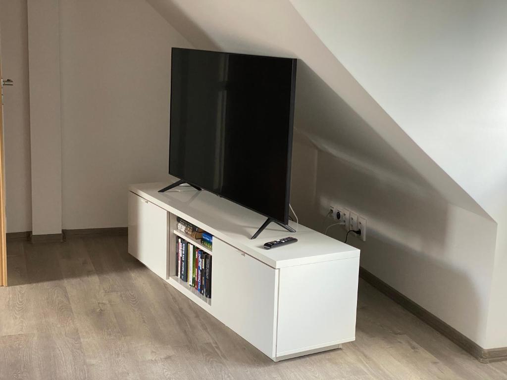 TV a/nebo společenská místnost v ubytování Vila dům Emma