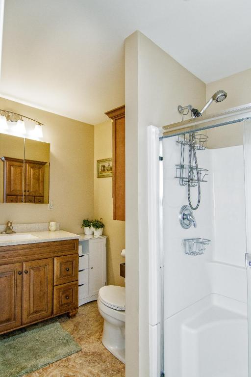 A bathroom at Cabin by the Creek with private creek access