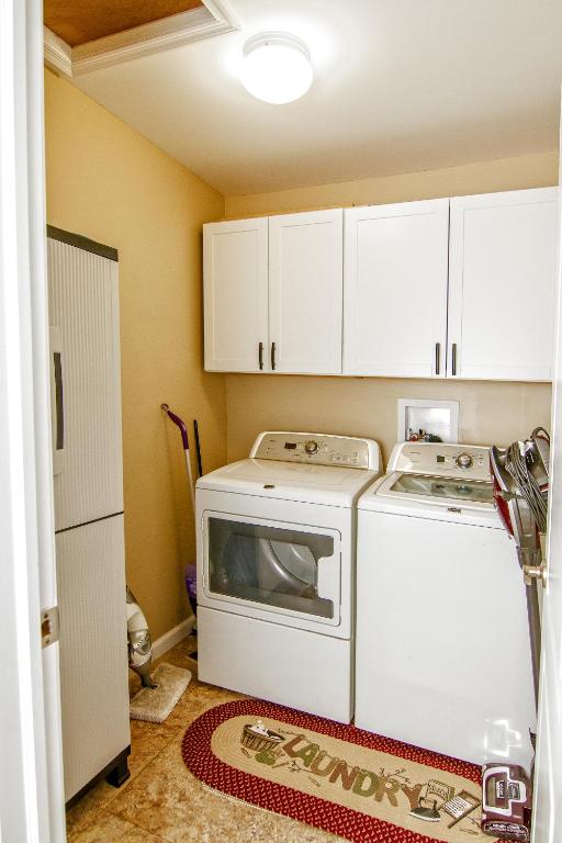 A kitchen or kitchenette at Cabin by the Creek with private creek access
