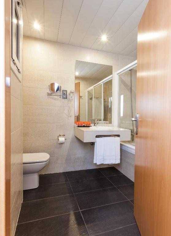 Koupelna v ubytování Hotel Horitzó by Pierre & Vacances